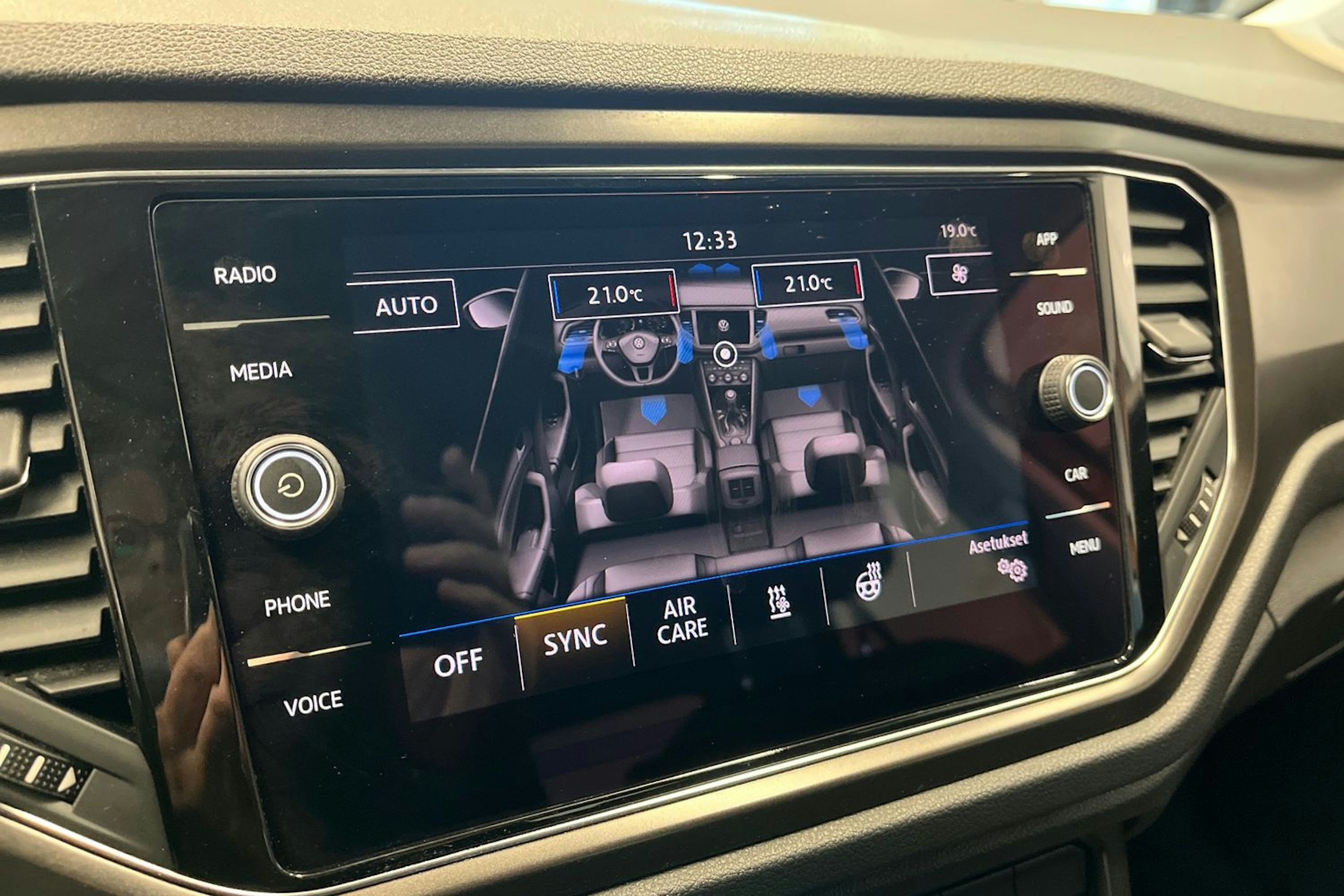 oranssi Volkswagen T-Roc 2019 kuva 27.