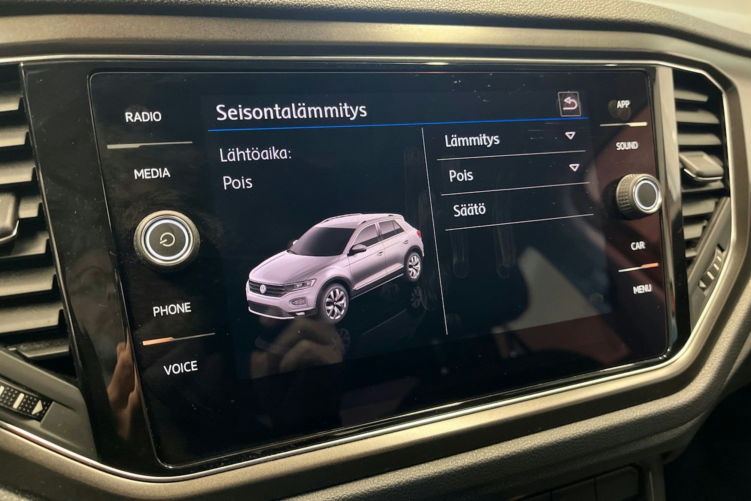 oranssi Volkswagen T-Roc 2019 kuva 28.