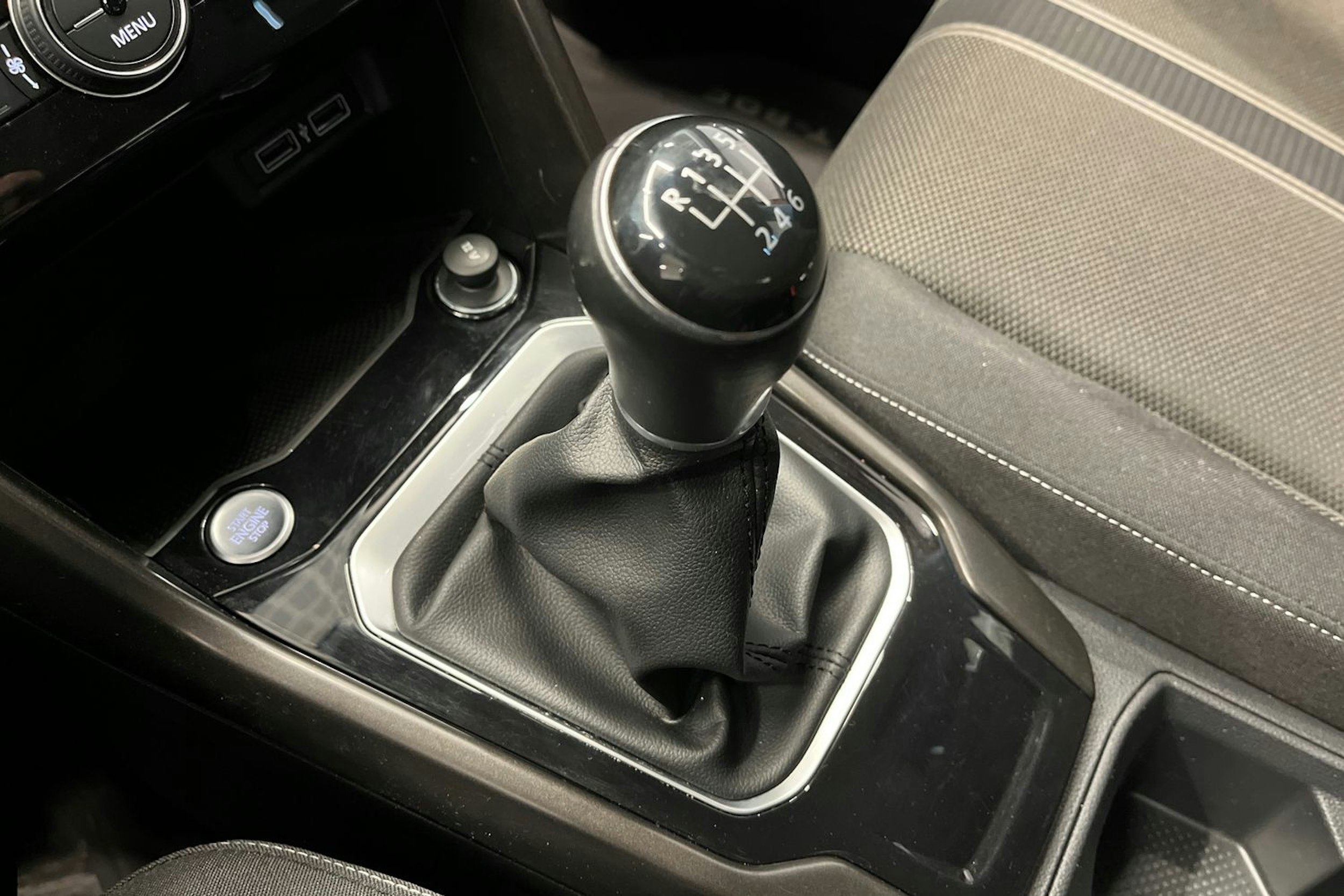 oranssi Volkswagen T-Roc 2019 kuva 30.
