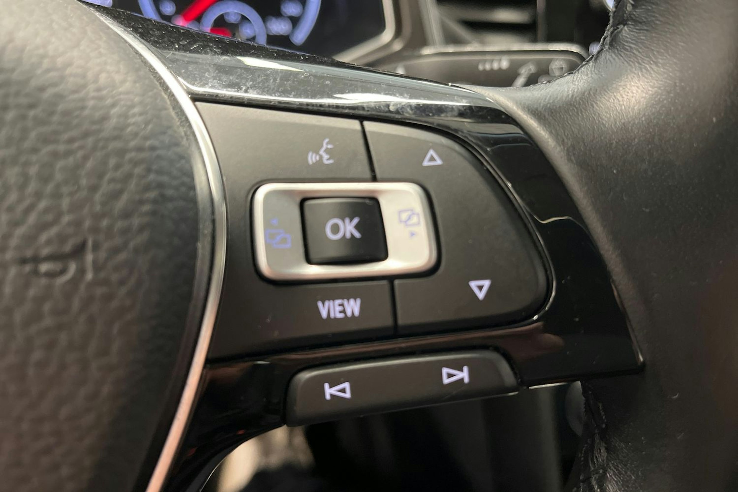 oranssi Volkswagen T-Roc 2019 kuva 33.
