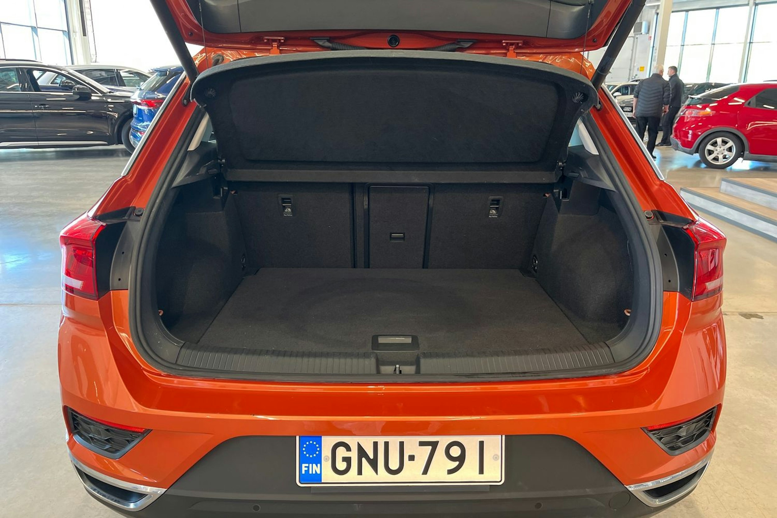 oranssi Volkswagen T-Roc 2019 kuva 34.