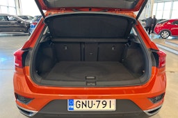 oranssi Volkswagen T-Roc 2019 kuva 34.