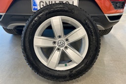 oranssi Volkswagen T-Roc 2019 kuva 35.