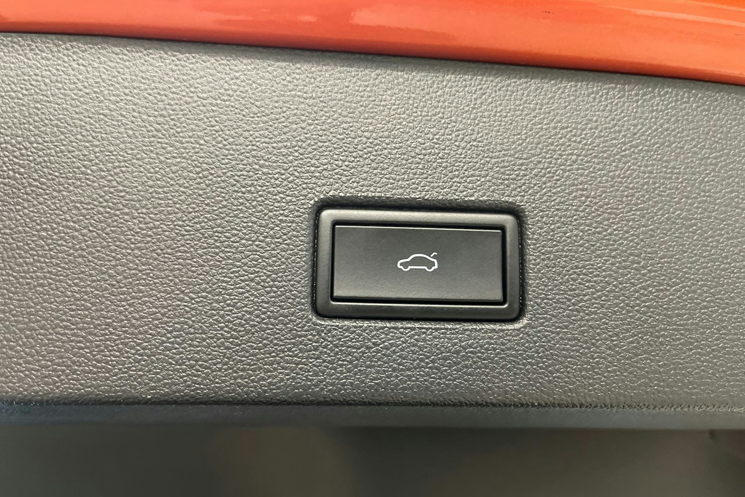 oranssi Volkswagen T-Roc 2019 kuva 37.