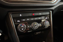 valkoinen Volkswagen T-Roc 2020 kuva 15.