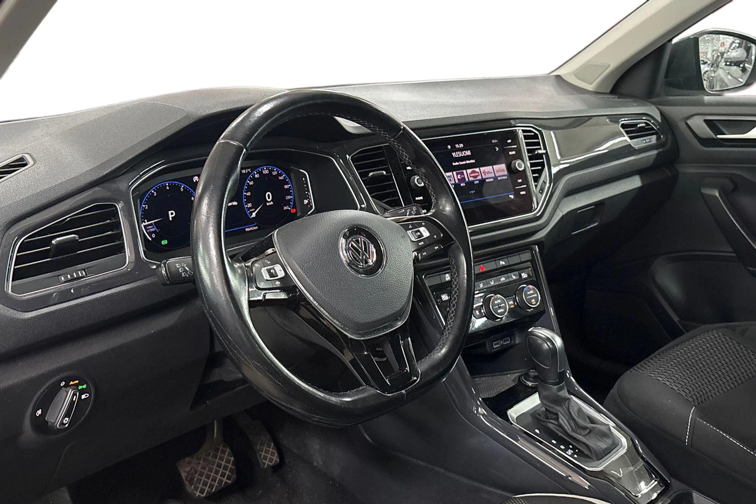 Harmaa Volkswagen T-Roc 2019 kuva 3.