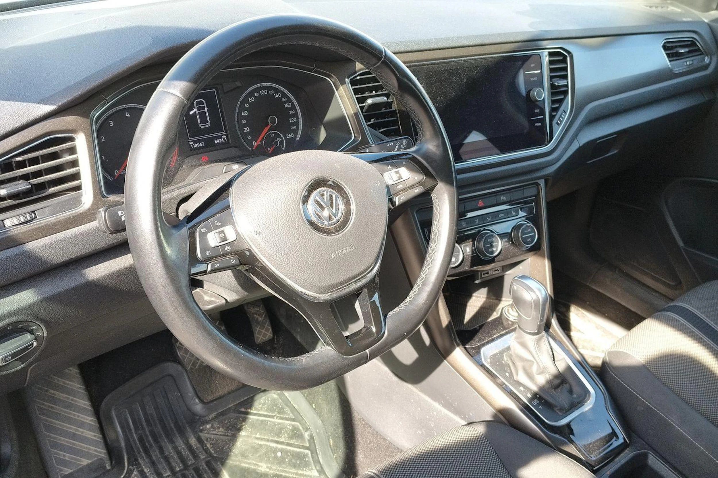 harmaa Volkswagen T-Roc 2019 kuva 3.