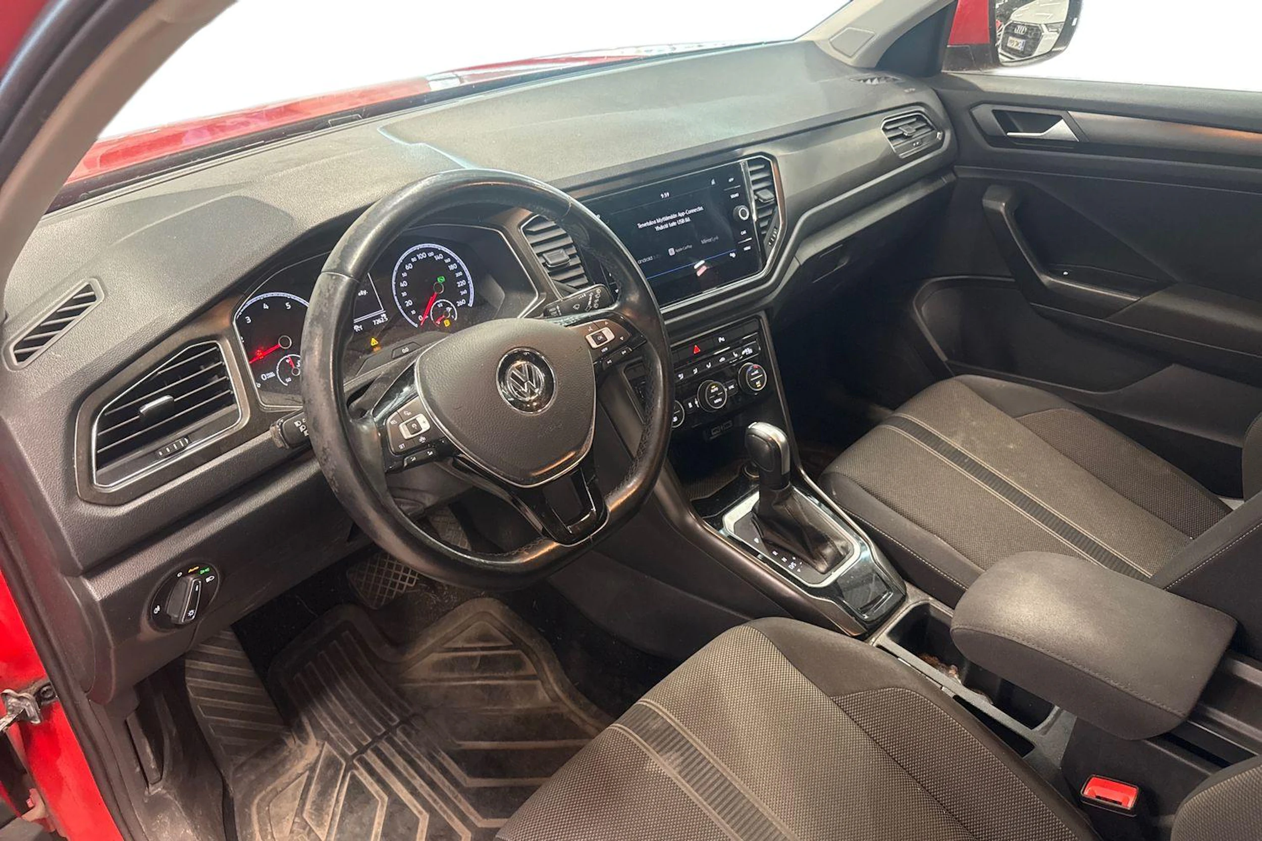 punainen Volkswagen T-Roc 2019 kuva 3.