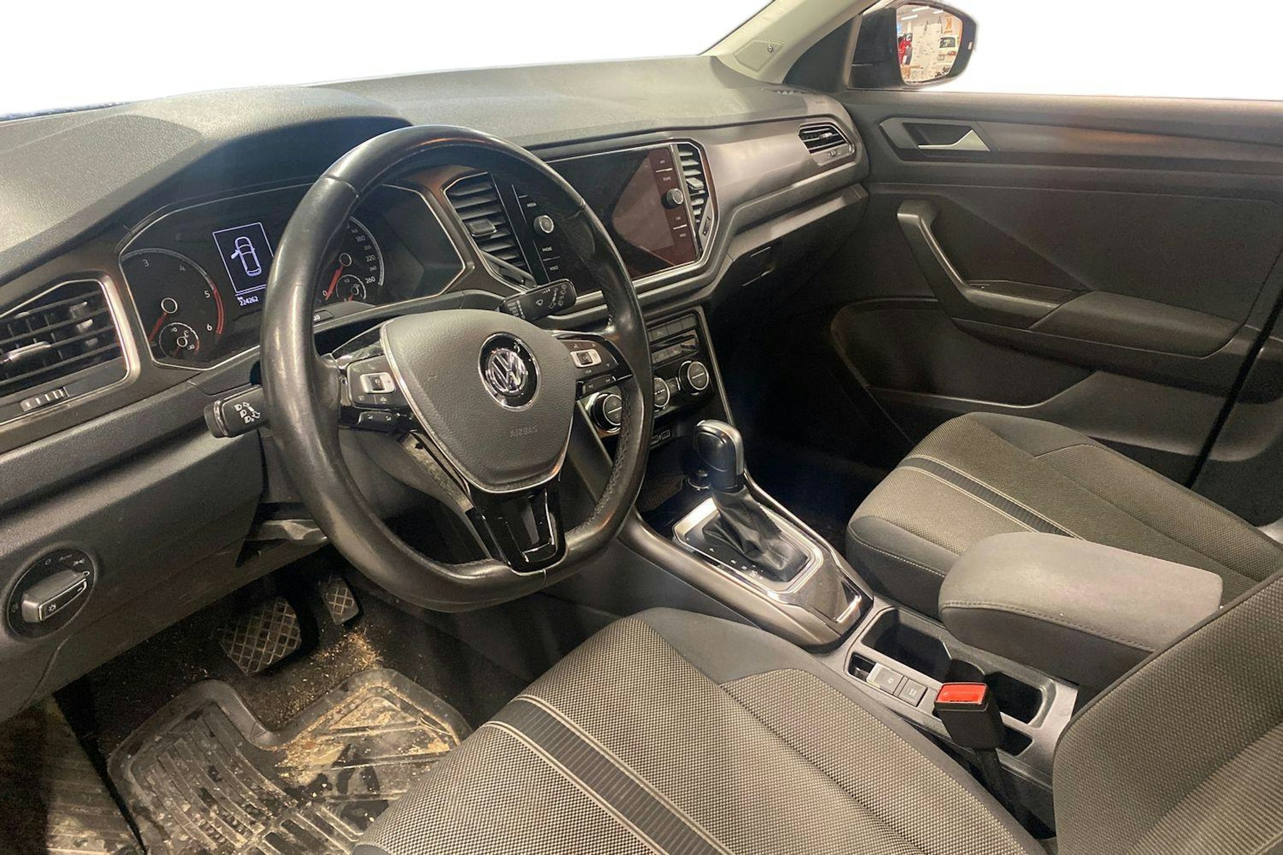 Musta Volkswagen T-Roc 2019 kuva 3.