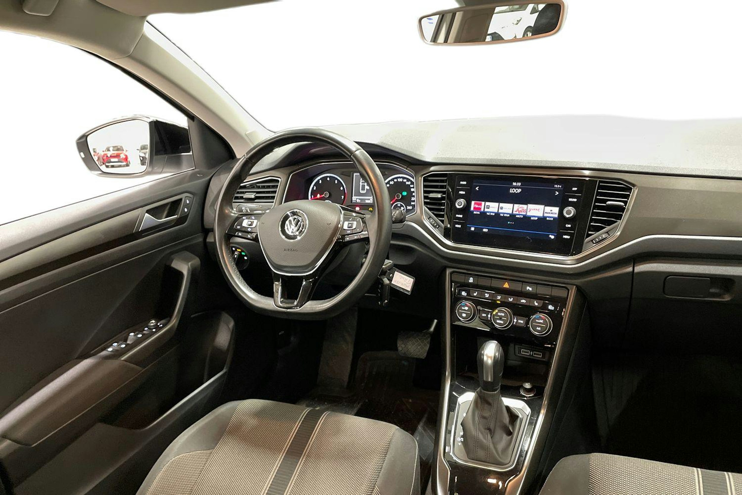 valkoinen Volkswagen T-Roc 2019 kuva 9.