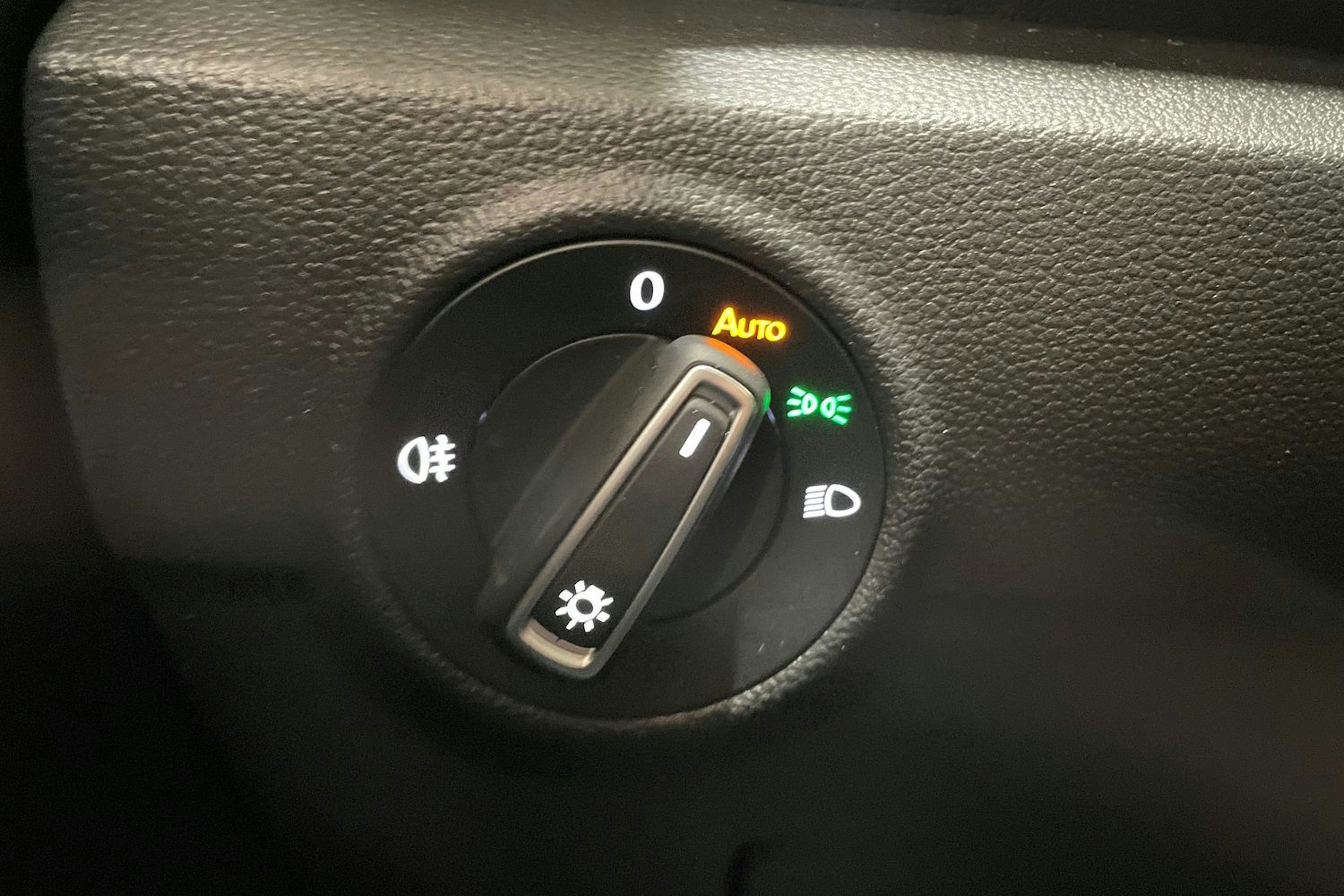 valkoinen Volkswagen T-Roc 2019 kuva 19.