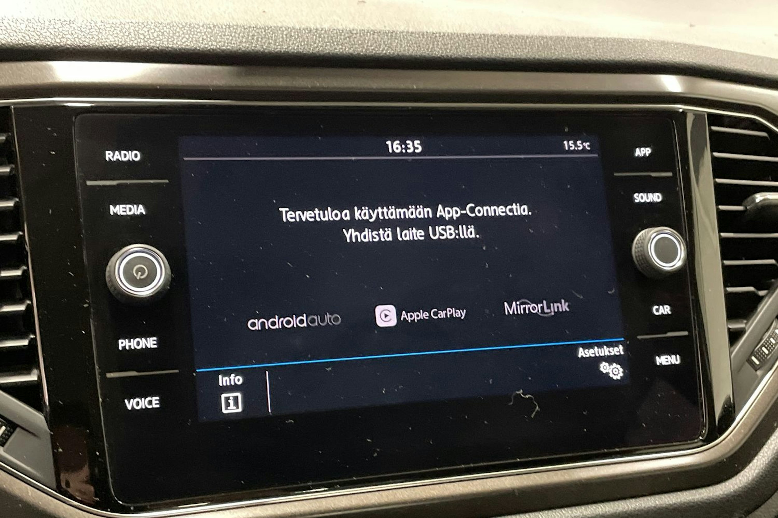 valkoinen Volkswagen T-Roc 2019 kuva 23.