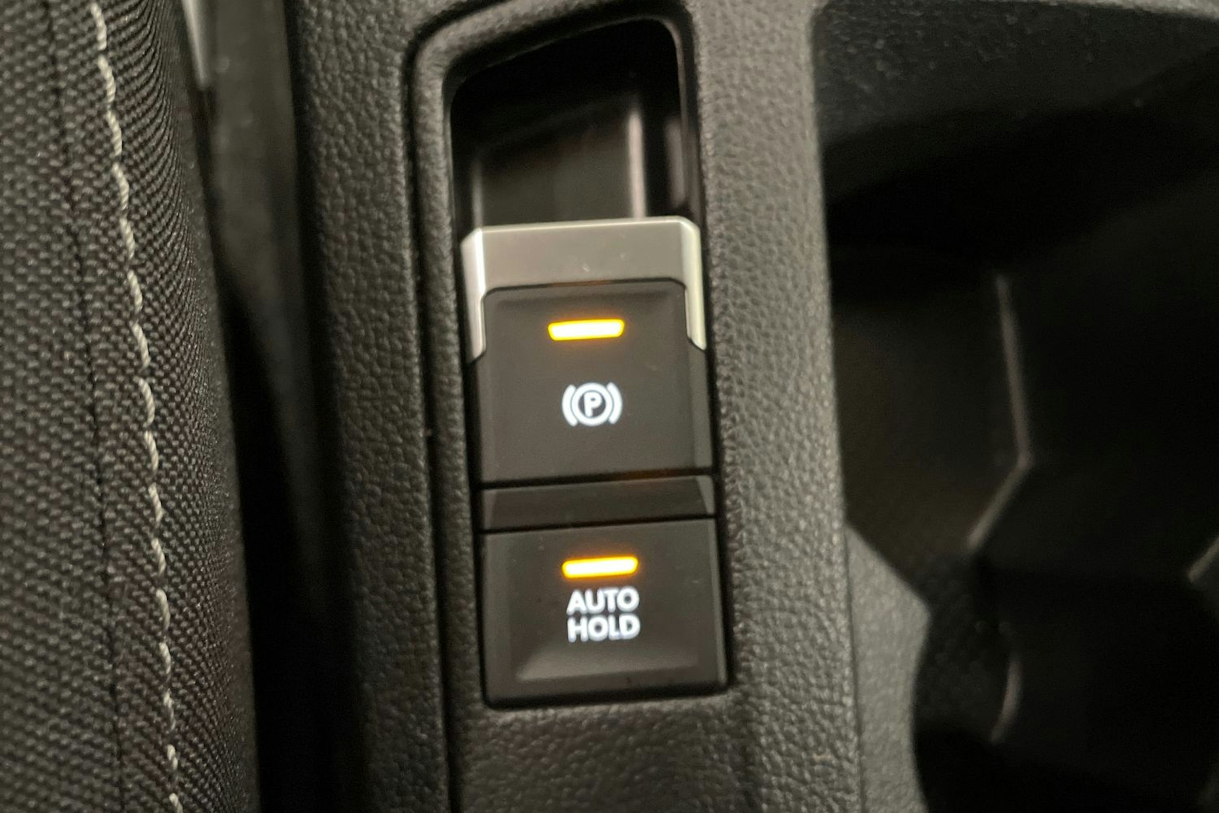 valkoinen Volkswagen T-Roc 2019 kuva 30.