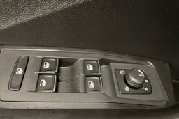 valkoinen Volkswagen T-Roc 2019 kuva 32.