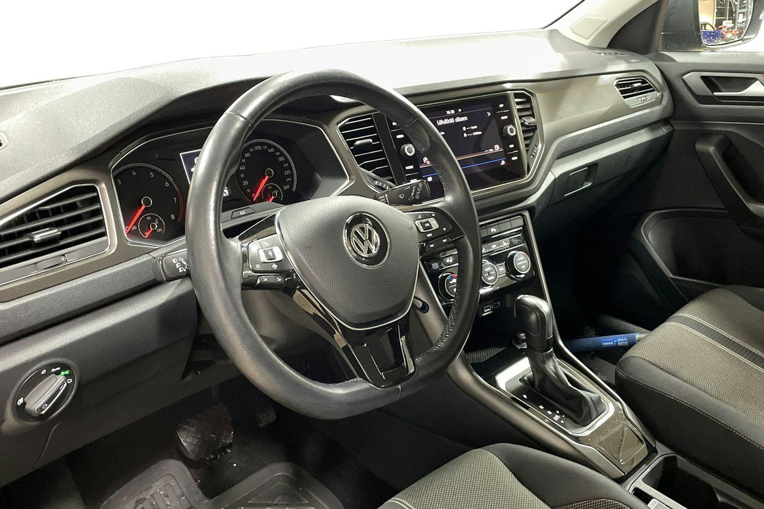 harmaa Volkswagen T-Roc 2019 kuva 7.