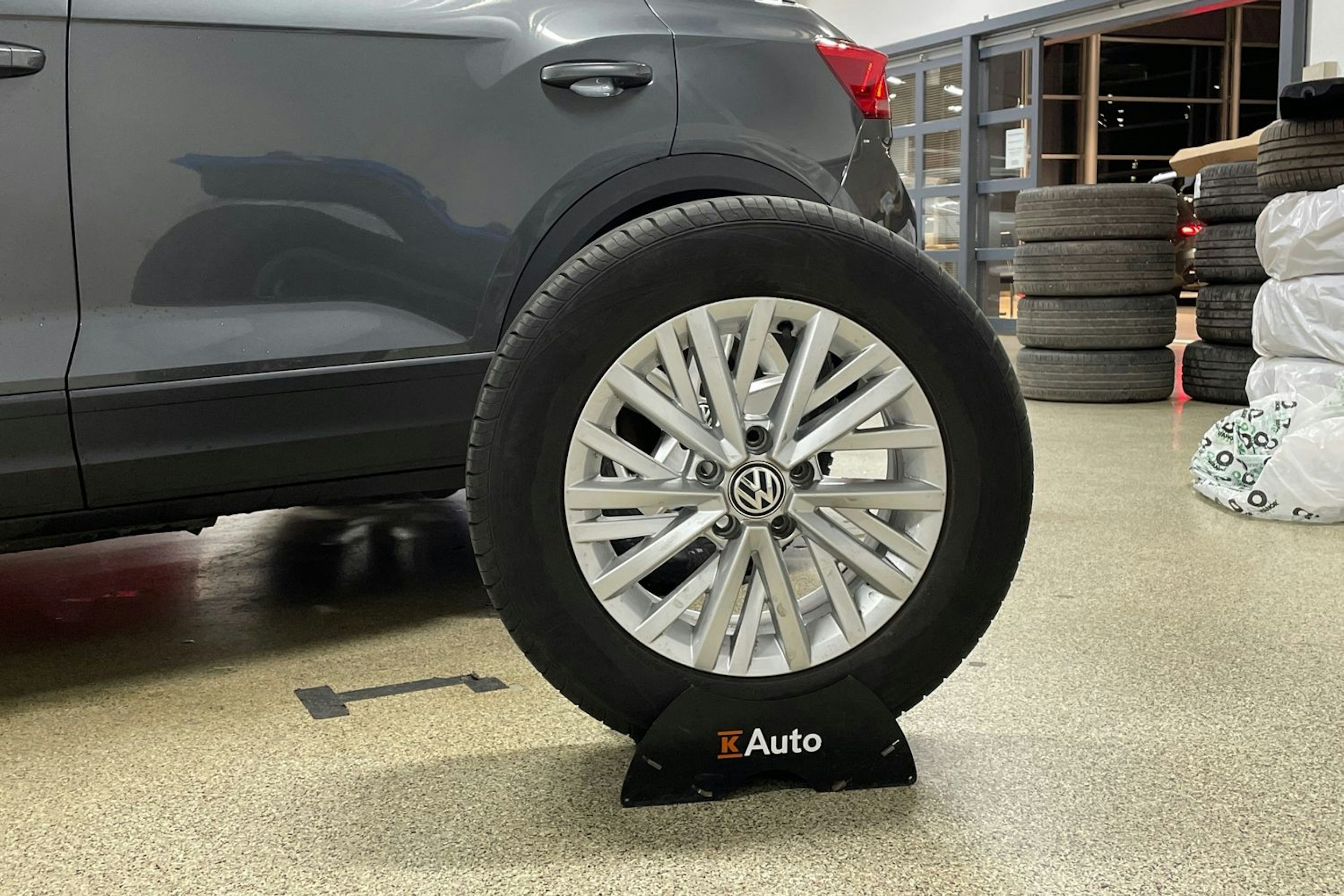 harmaa Volkswagen T-Roc 2019 kuva 22.