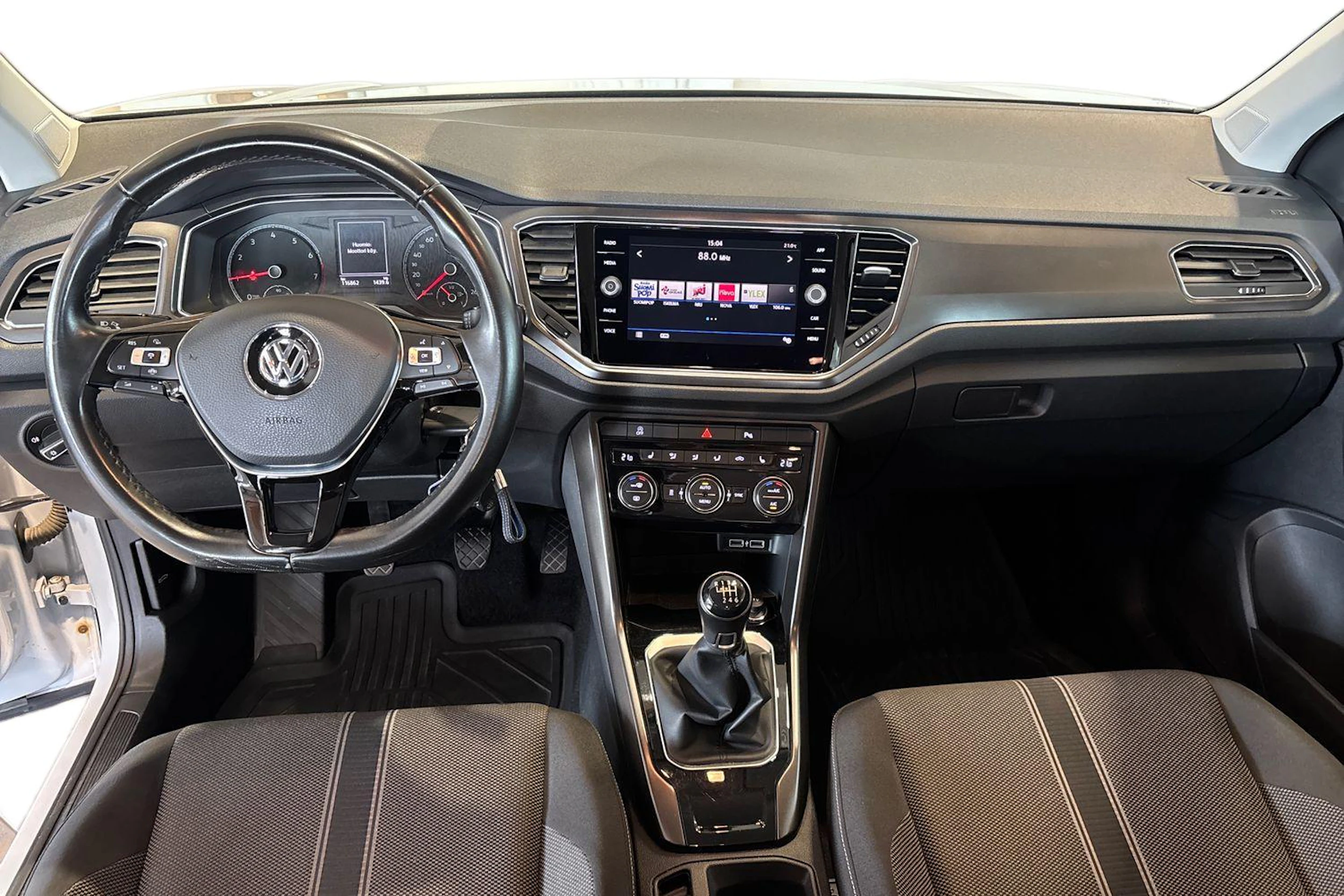 Valkoinen Volkswagen T-Roc 2020 kuva 7.
