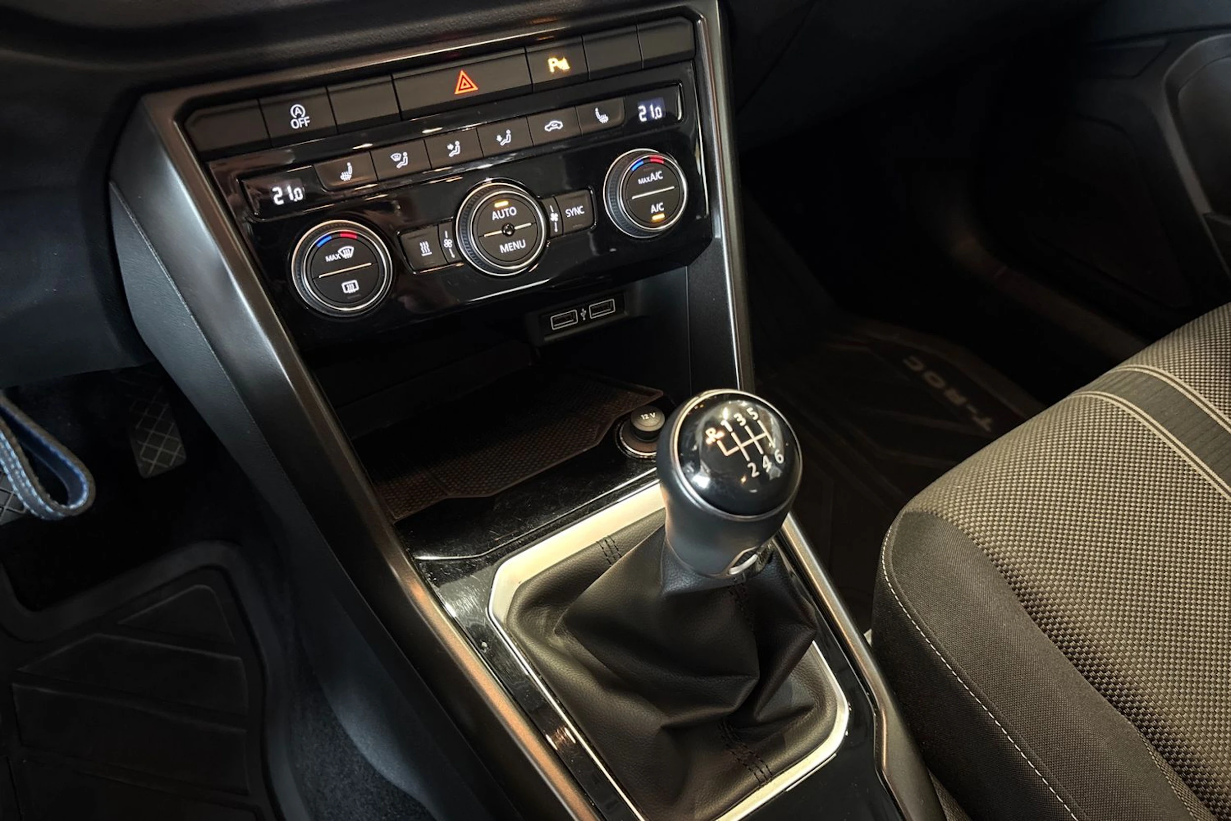 Valkoinen Volkswagen T-Roc 2020 kuva 17.