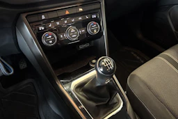 Valkoinen Volkswagen T-Roc 2020 kuva 17.