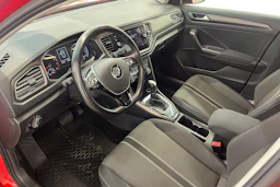 Punainen Volkswagen T-Roc 2019 kuva 8.
