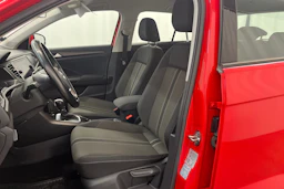 Punainen Volkswagen T-Roc 2019 kuva 16.