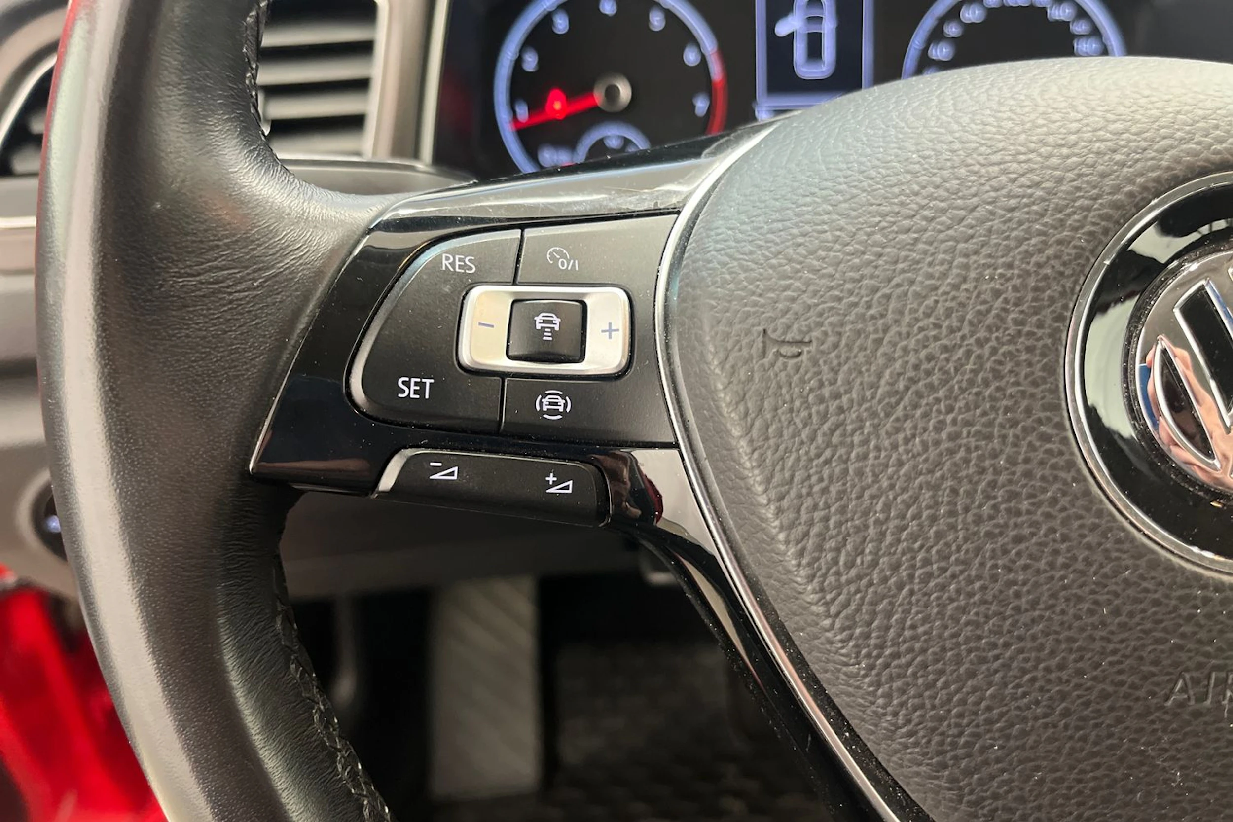 Punainen Volkswagen T-Roc 2019 kuva 17.