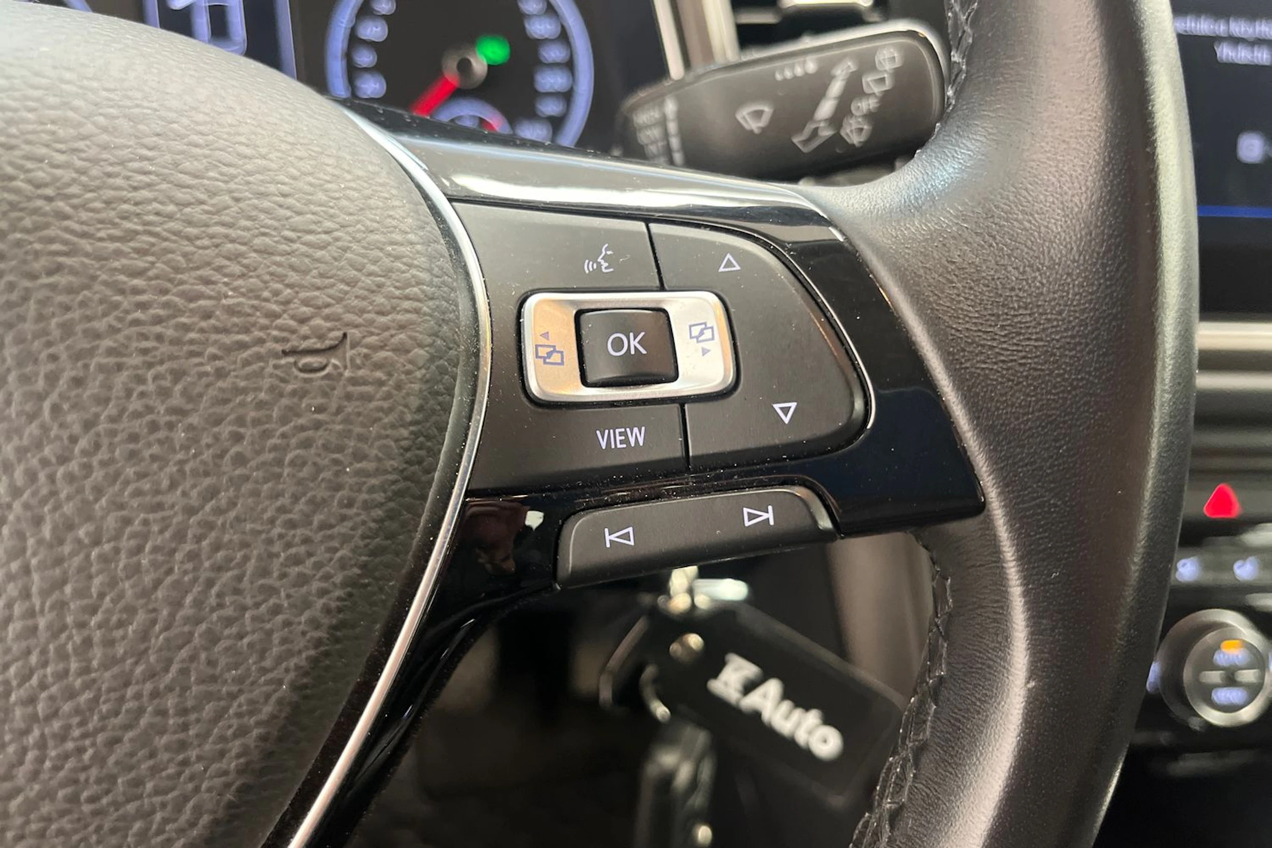 Punainen Volkswagen T-Roc 2019 kuva 18.