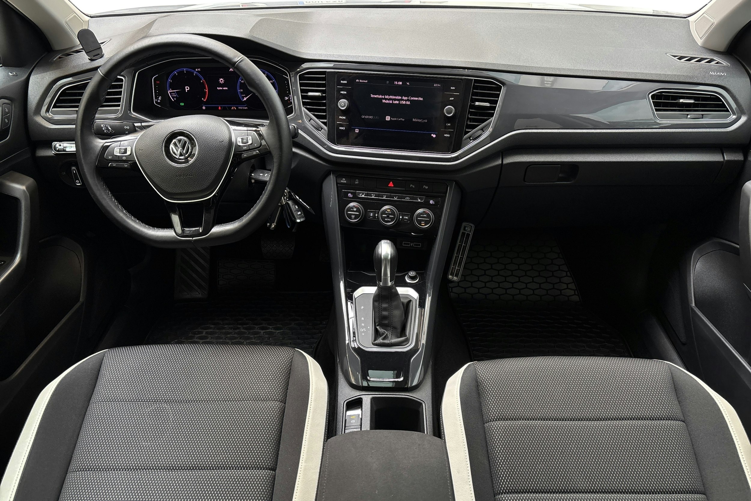 valkoinen Volkswagen T-Roc 2019 kuva 9.