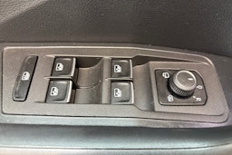 valkoinen Volkswagen T-Roc 2019 kuva 16.