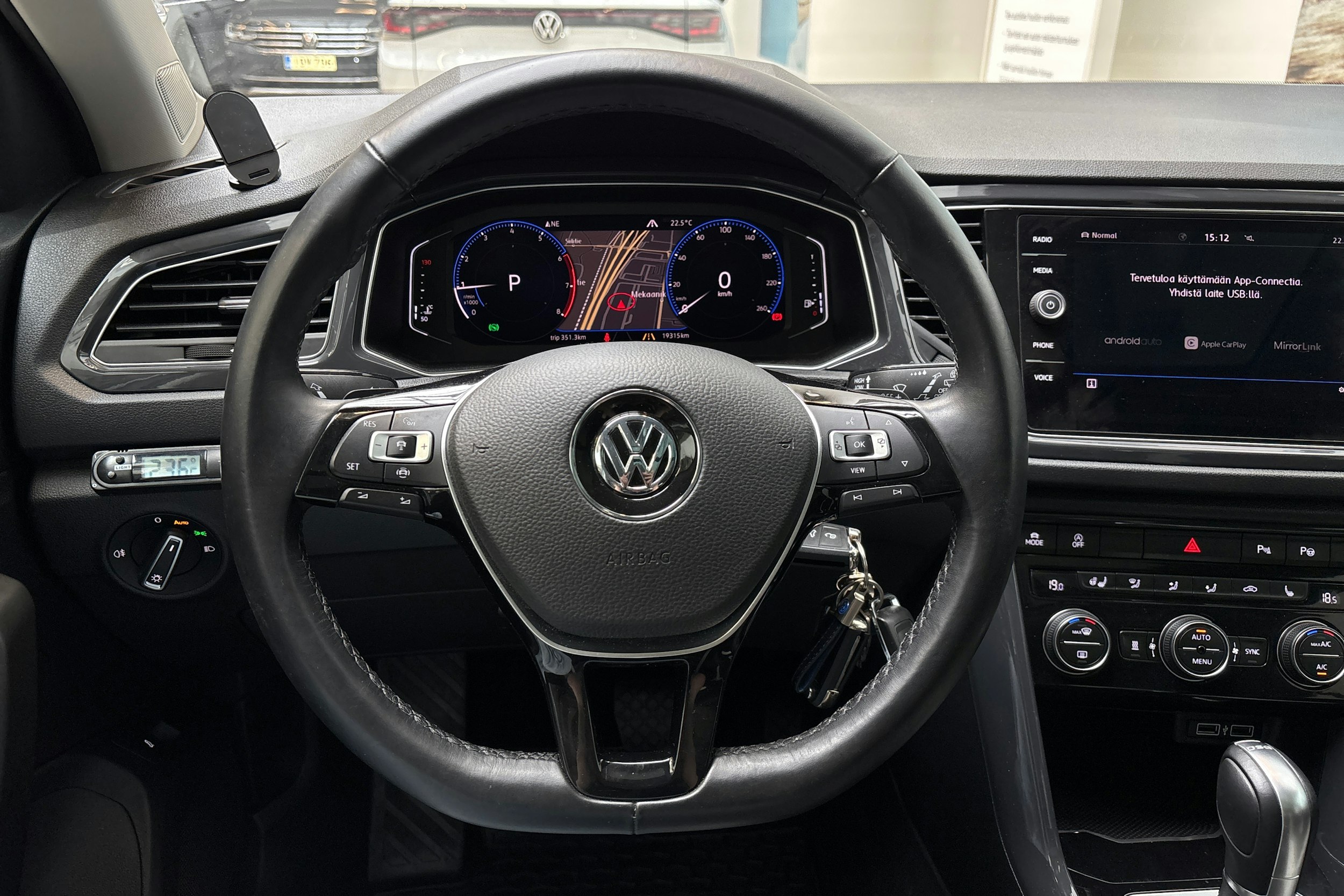 valkoinen Volkswagen T-Roc 2019 kuva 21.