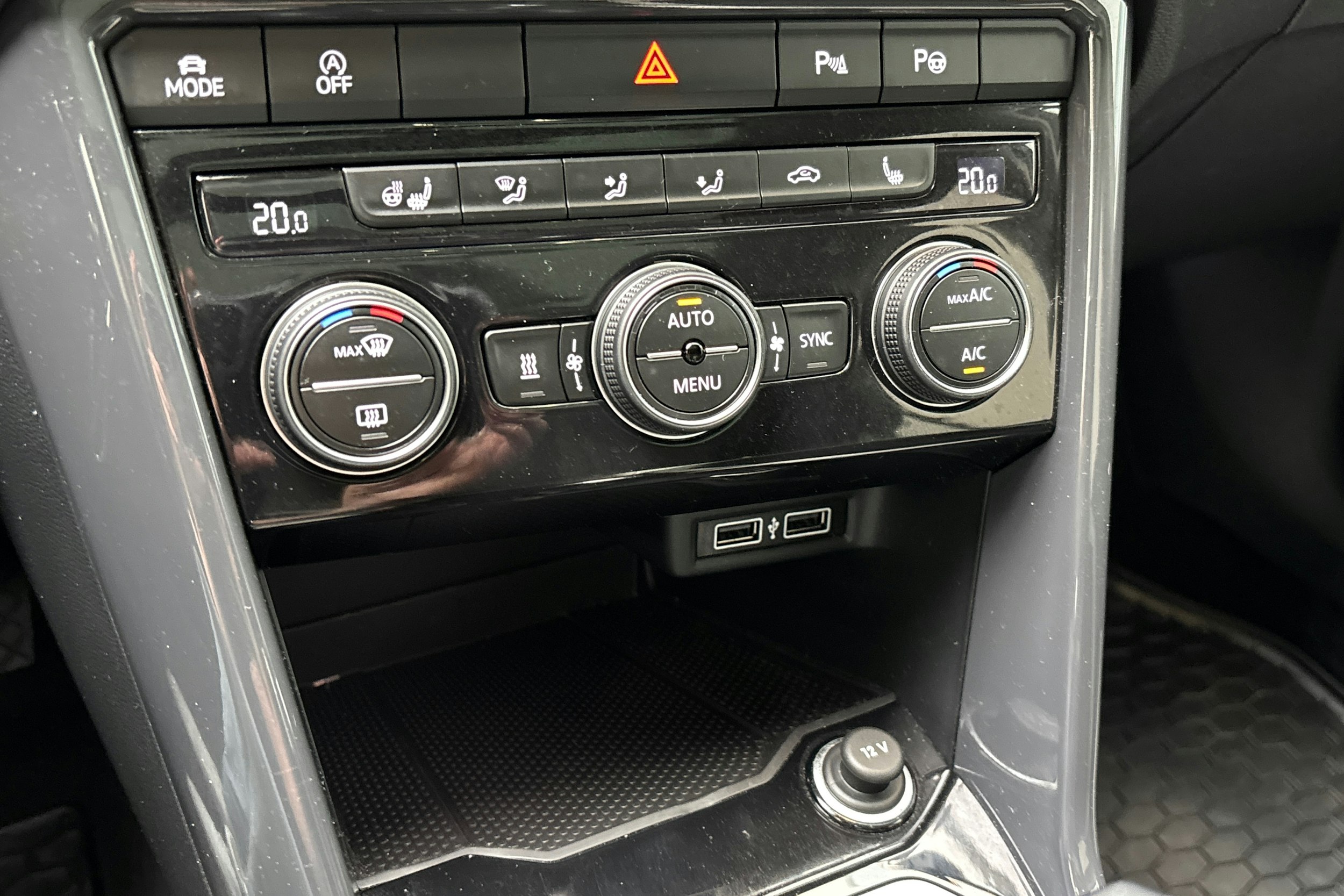 valkoinen Volkswagen T-Roc 2019 kuva 27.