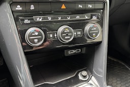 valkoinen Volkswagen T-Roc 2019 kuva 27.