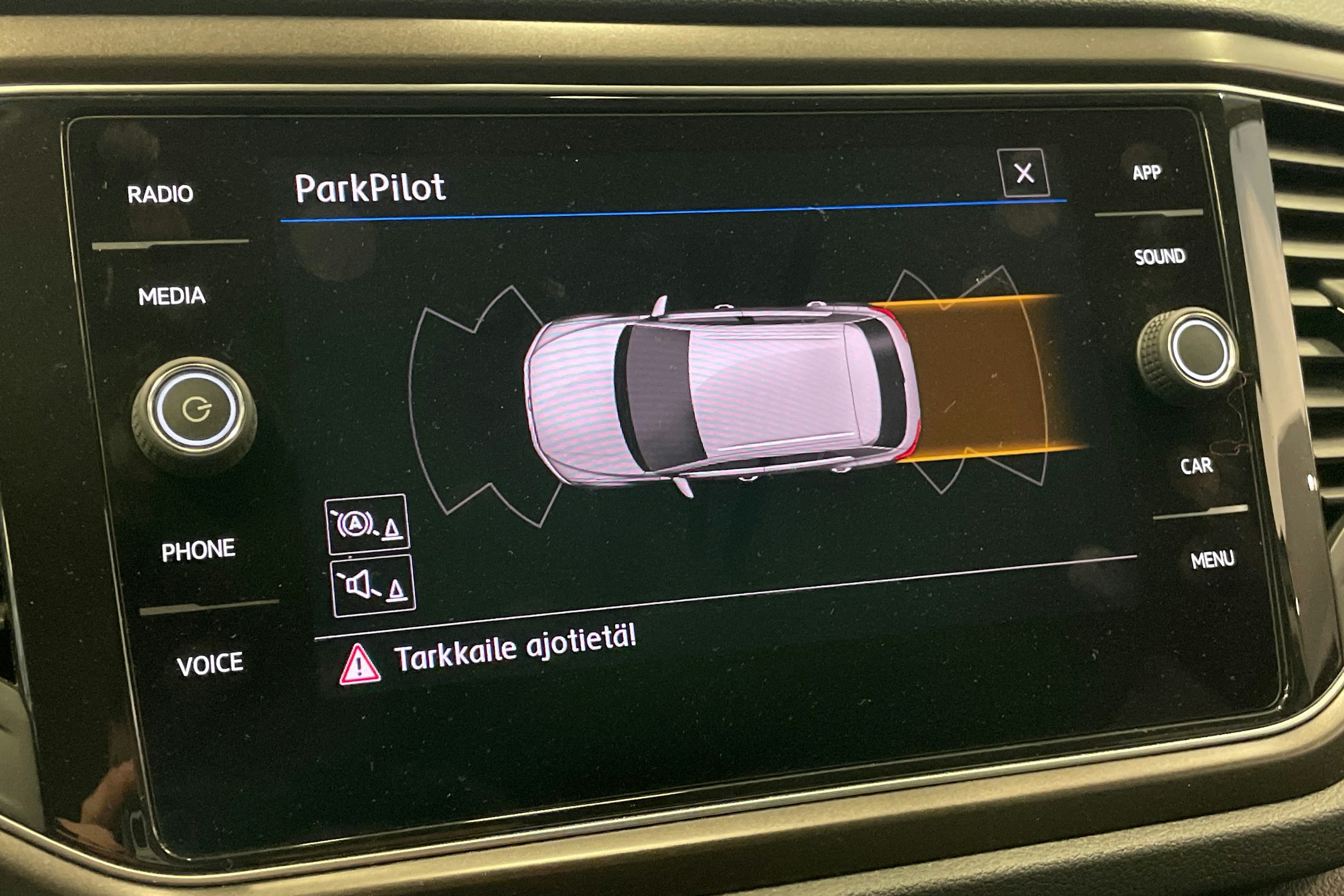 Valkoinen Volkswagen T-ROC 2019 kuva 18.