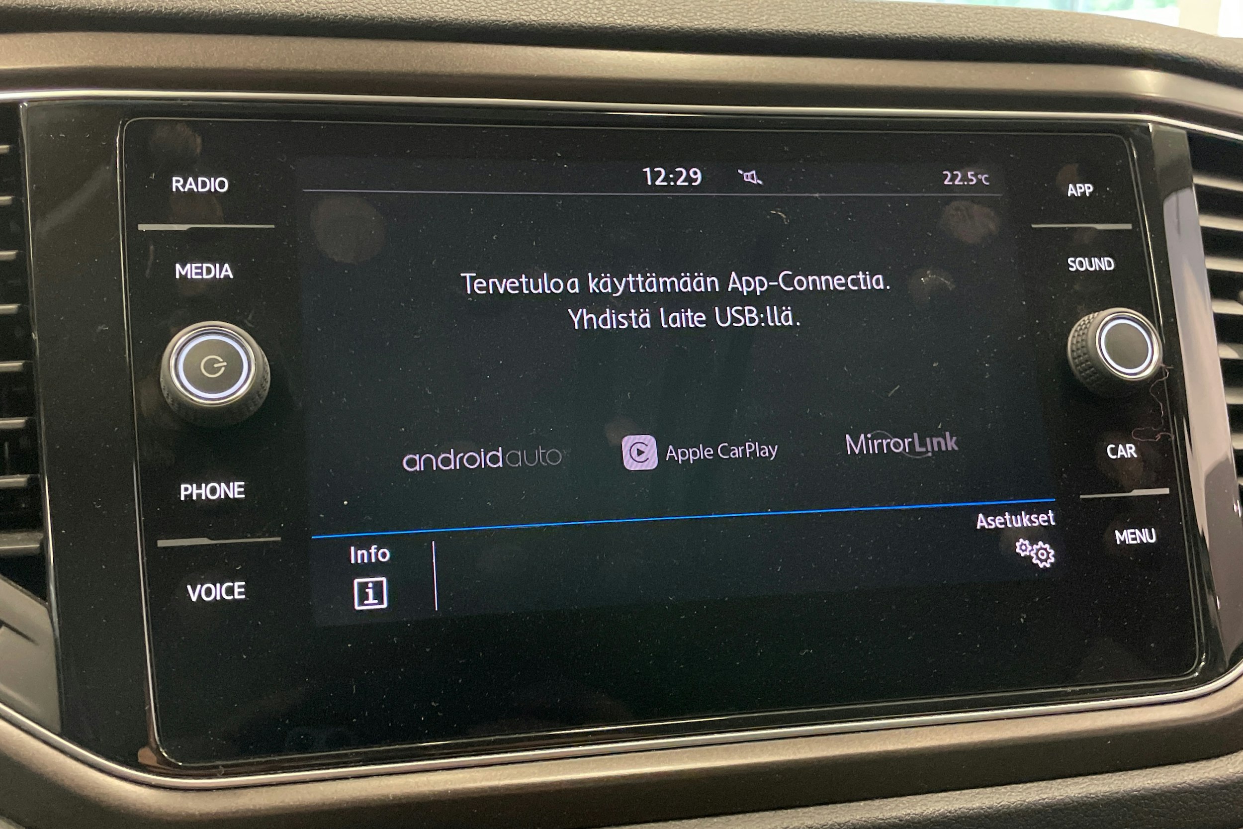 Valkoinen Volkswagen T-ROC 2019 kuva 19.