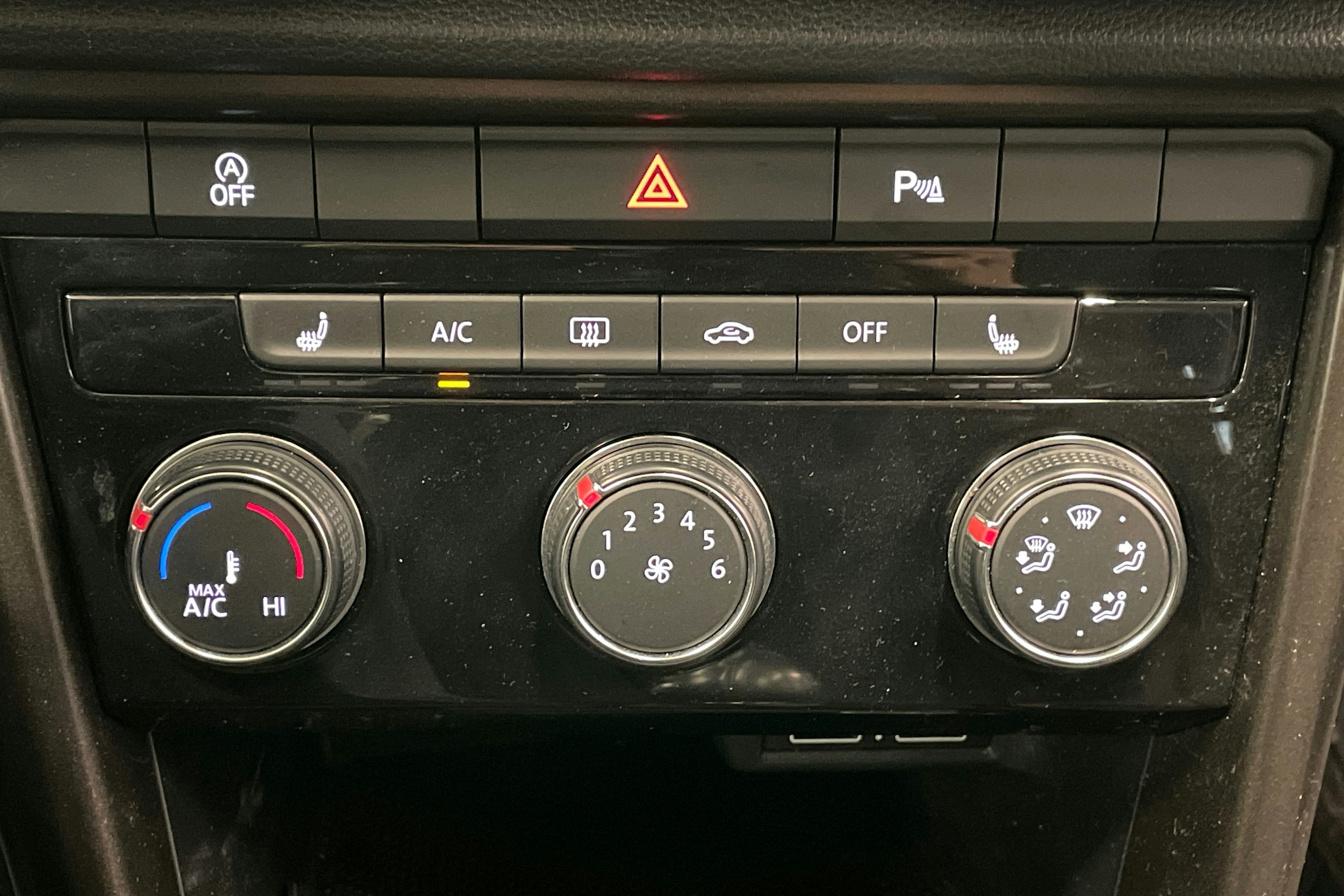 Valkoinen Volkswagen T-ROC 2019 kuva 20.