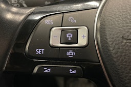 Valkoinen Volkswagen T-ROC 2019 kuva 21.