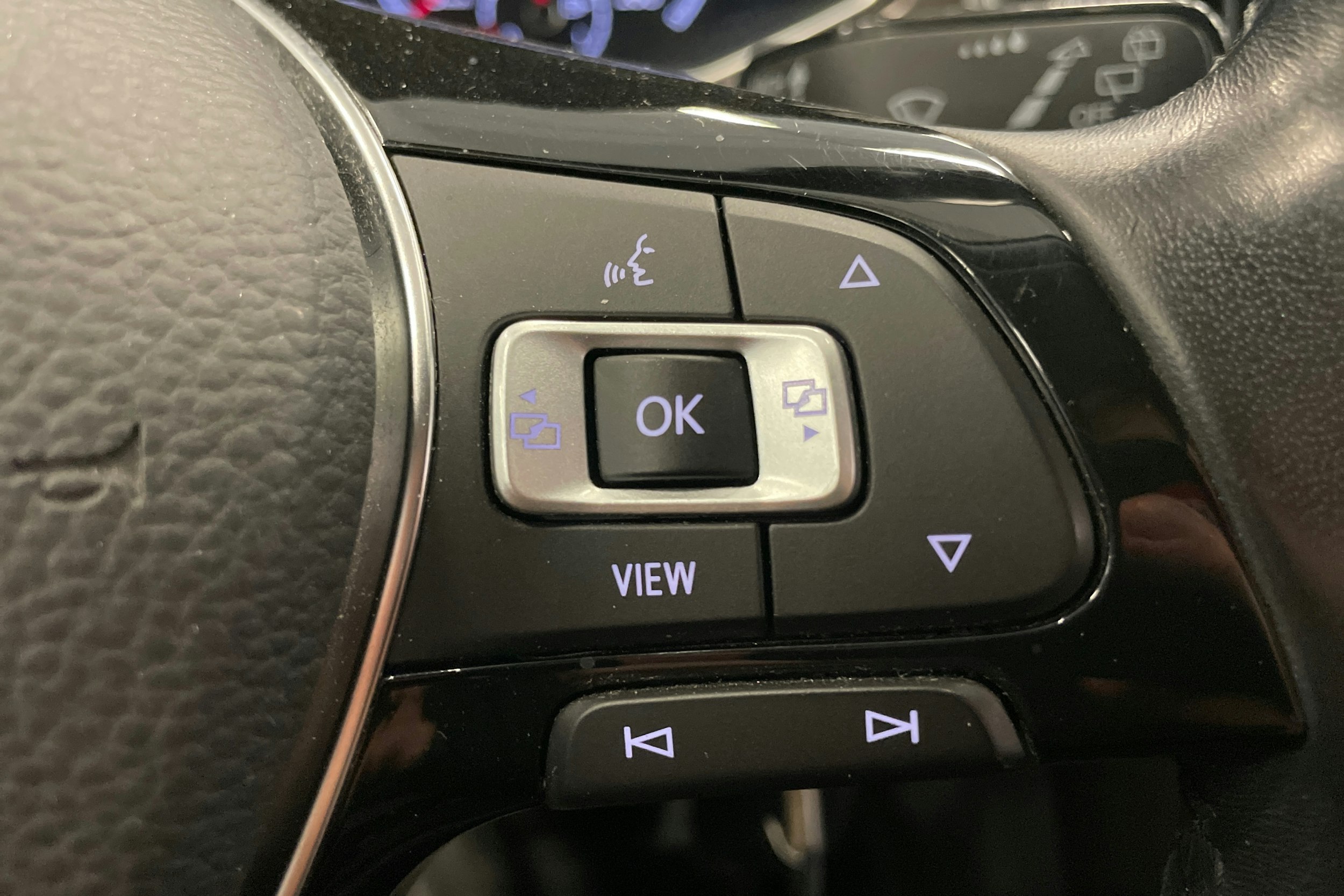 Valkoinen Volkswagen T-ROC 2019 kuva 22.