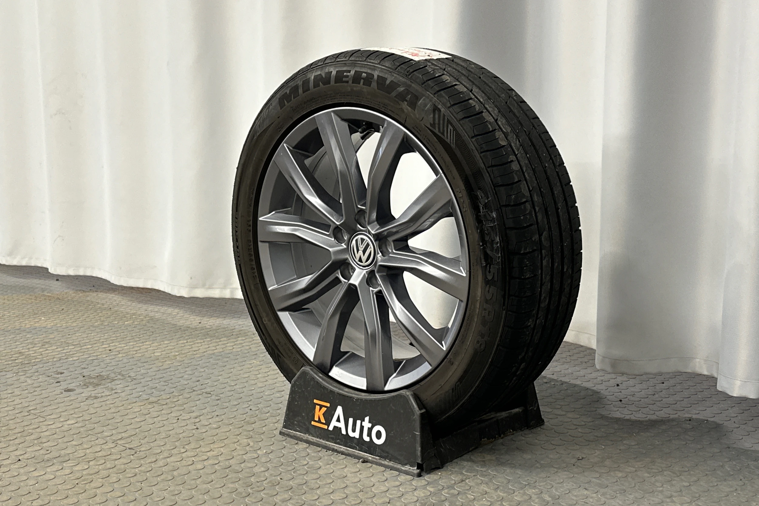 ruskea (beige) Volkswagen T-Roc 2019 kuva 13.