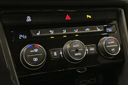 ruskea (beige) Volkswagen T-Roc 2019 kuva 28.