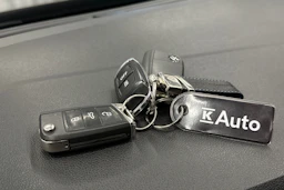 ruskea (beige) Volkswagen T-Roc 2019 kuva 31.