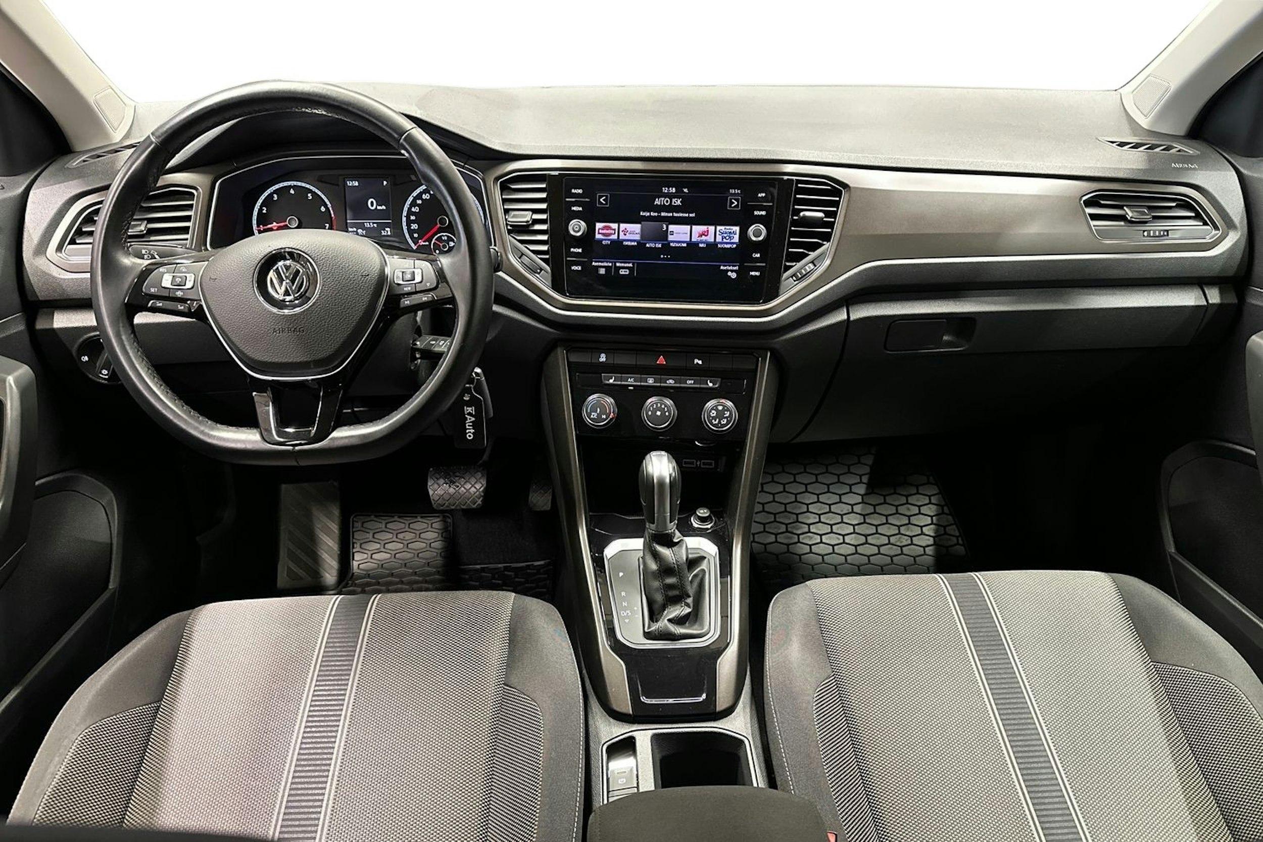 valkoinen Volkswagen T-Roc 2019 kuva 9.