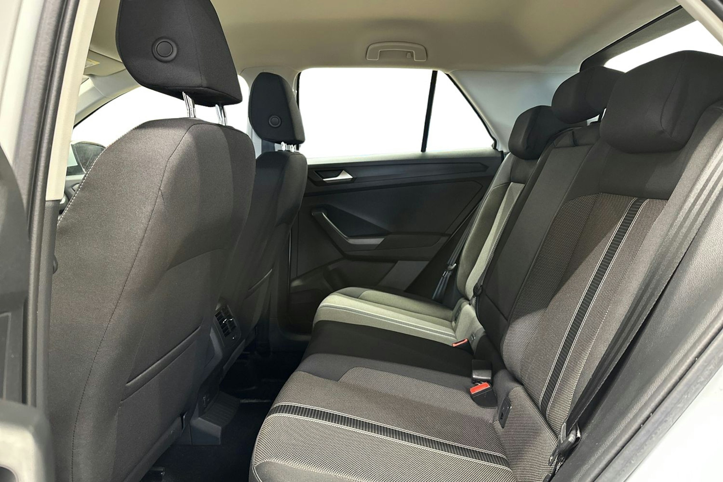 valkoinen Volkswagen T-Roc 2019 kuva 10.