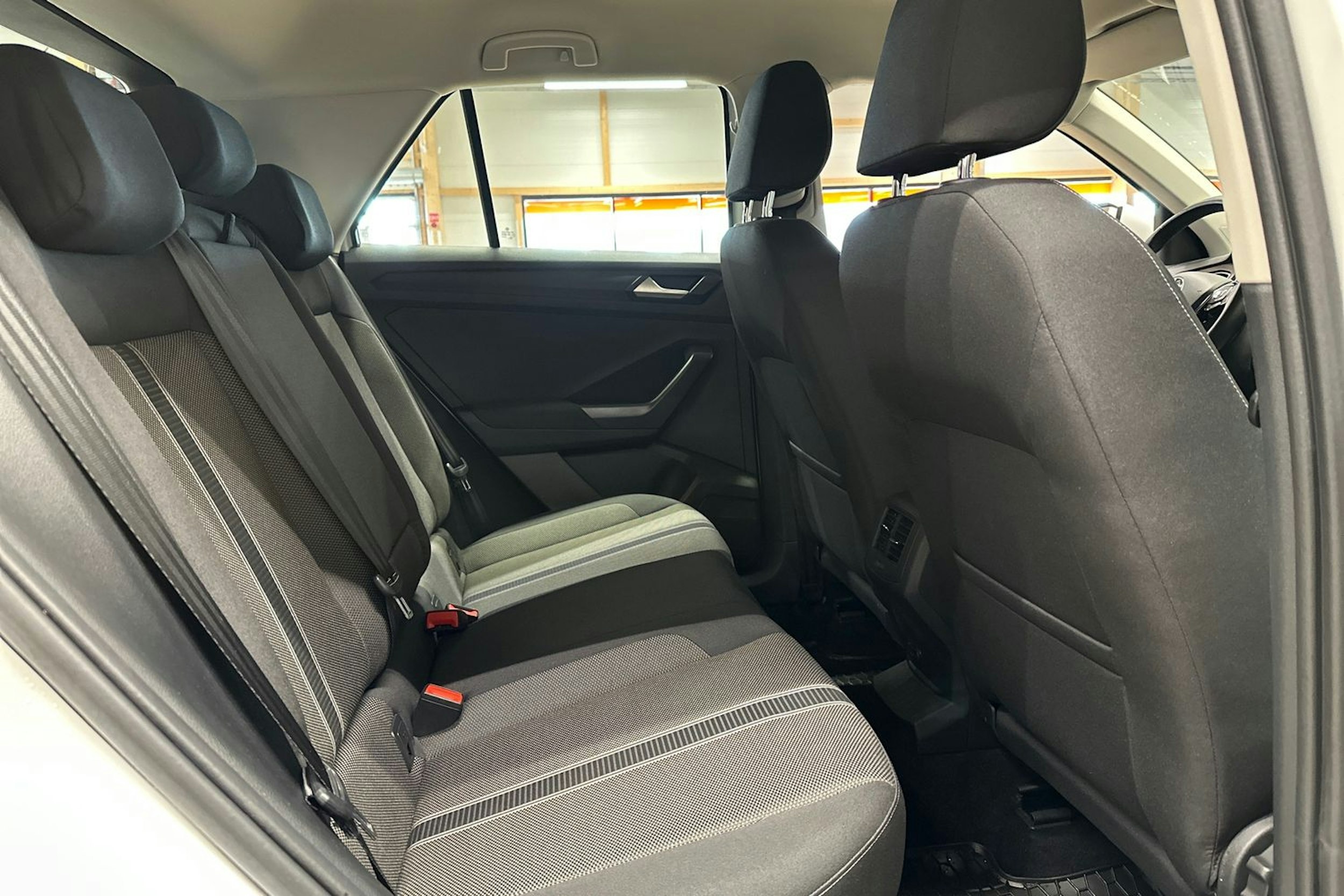valkoinen Volkswagen T-Roc 2019 kuva 14.