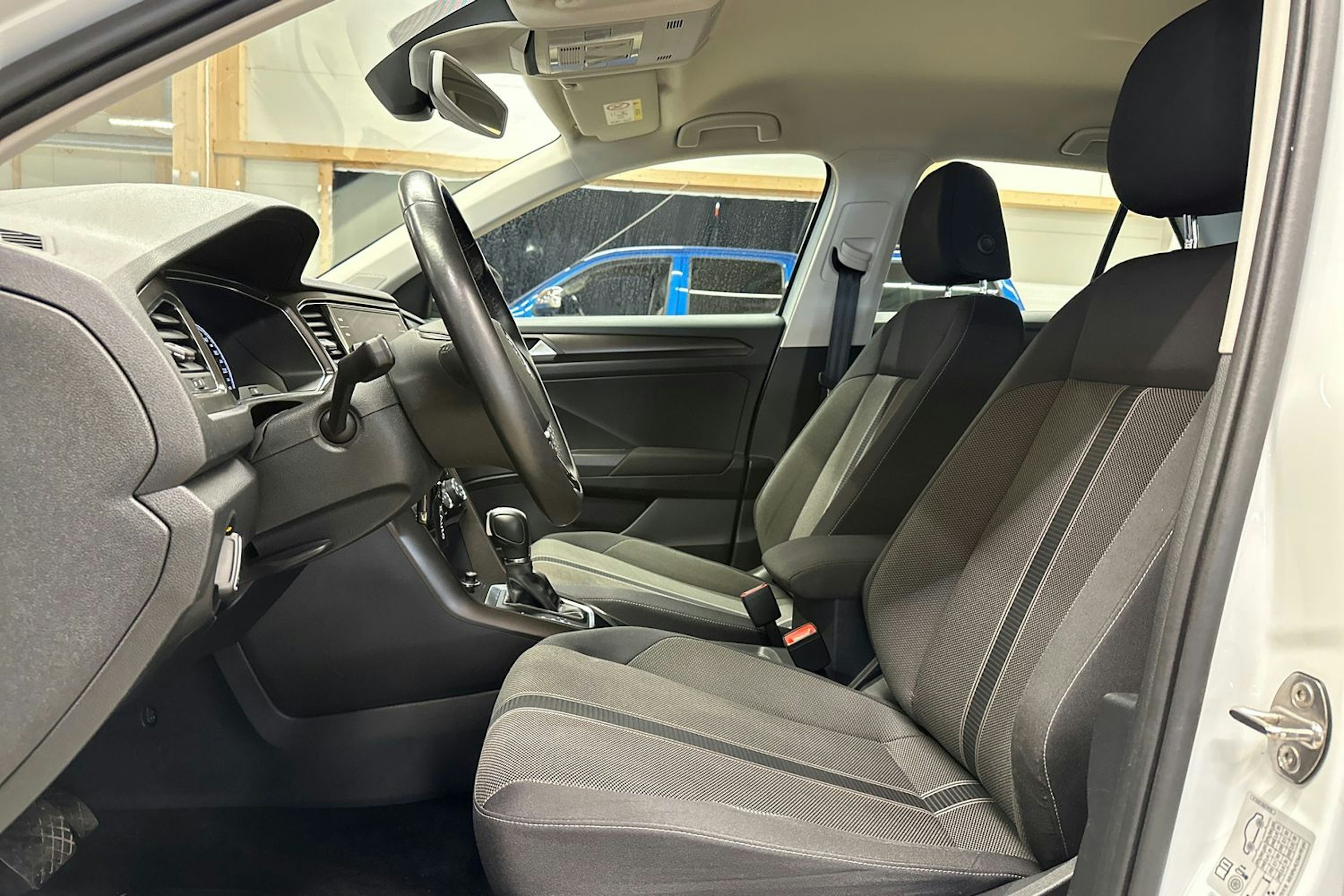 valkoinen Volkswagen T-Roc 2019 kuva 15.