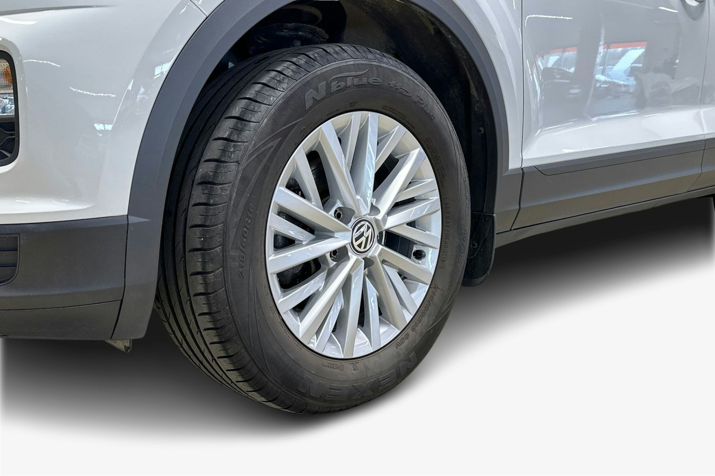 valkoinen Volkswagen T-Roc 2019 kuva 16.