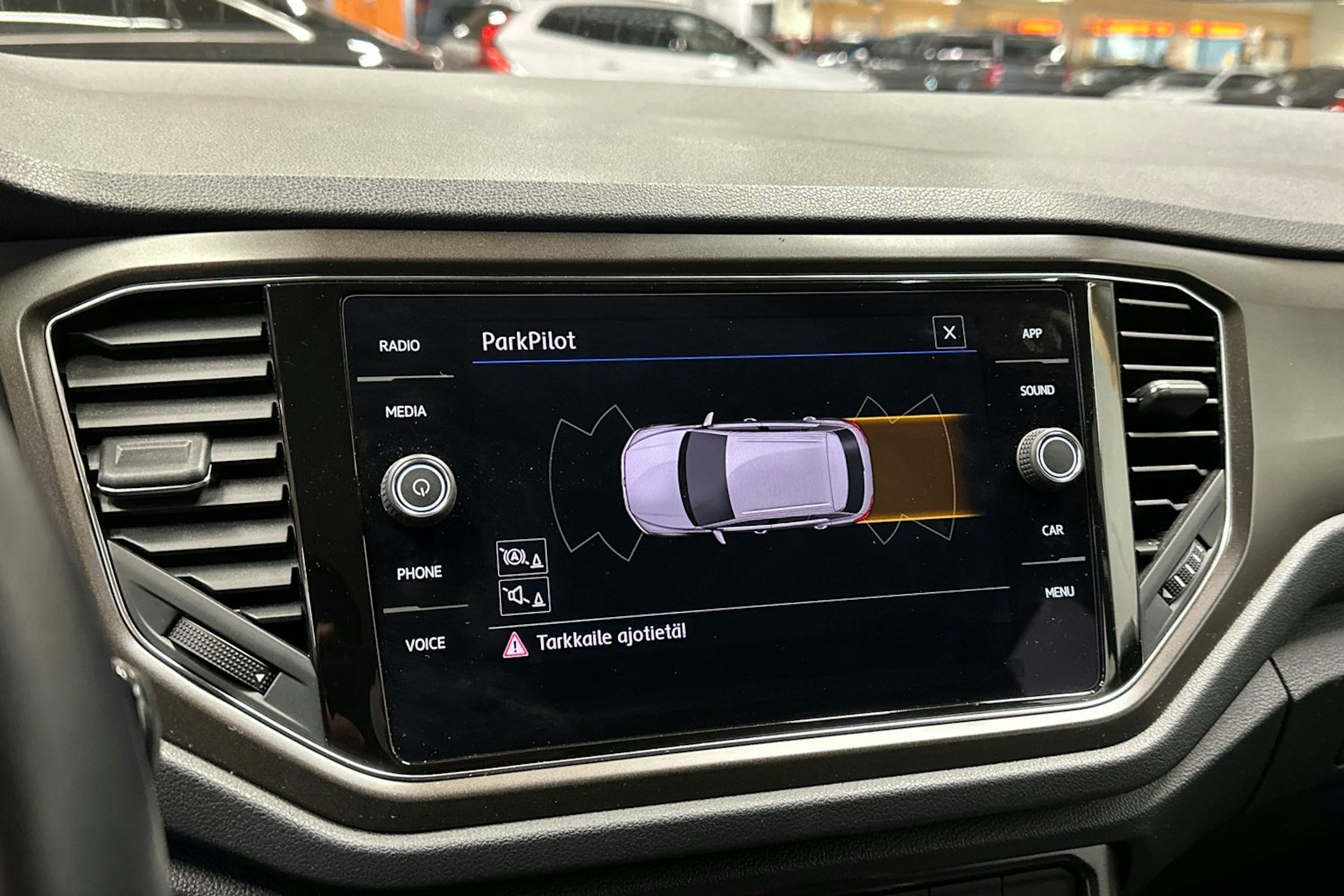 valkoinen Volkswagen T-Roc 2019 kuva 18.