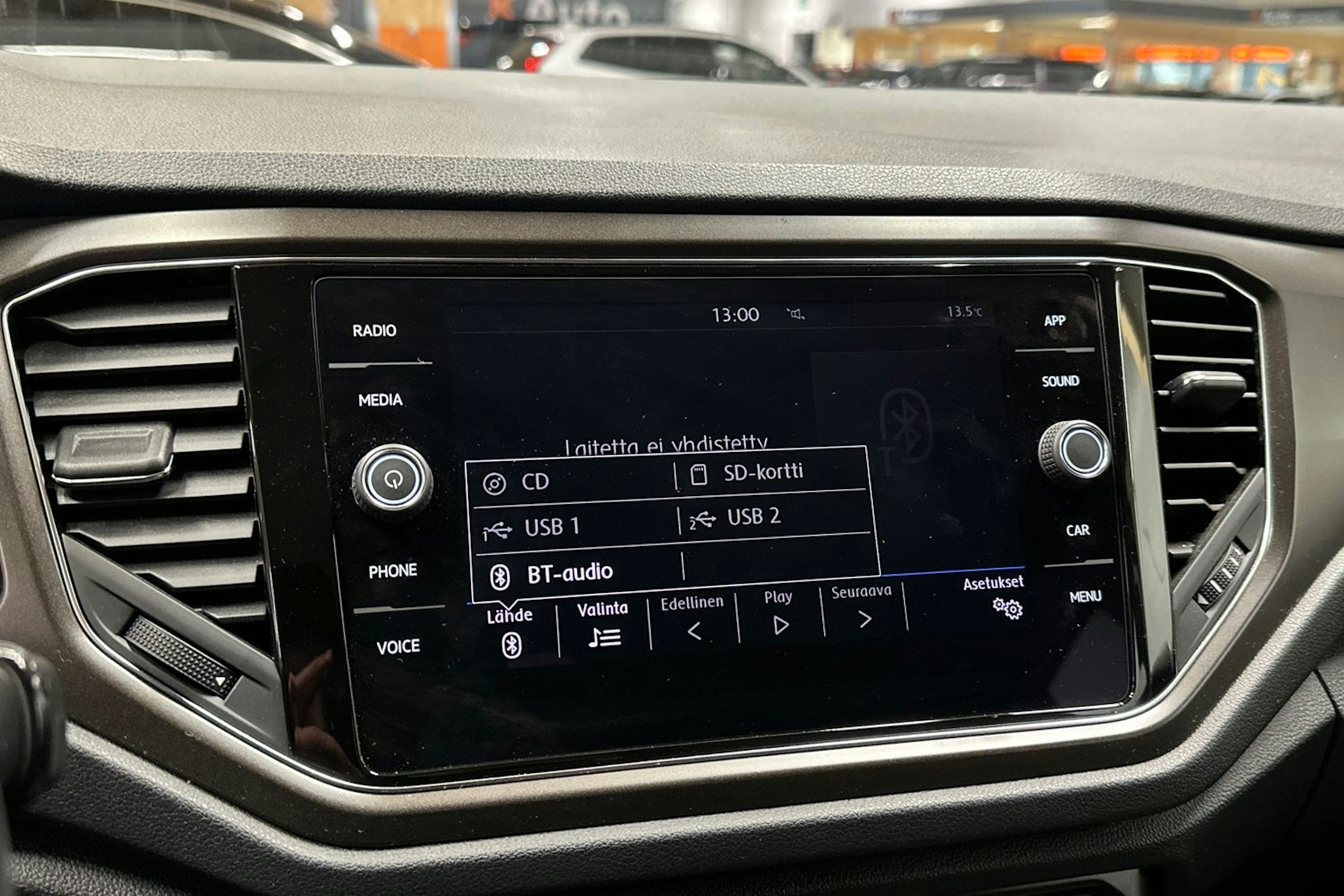 valkoinen Volkswagen T-Roc 2019 kuva 20.