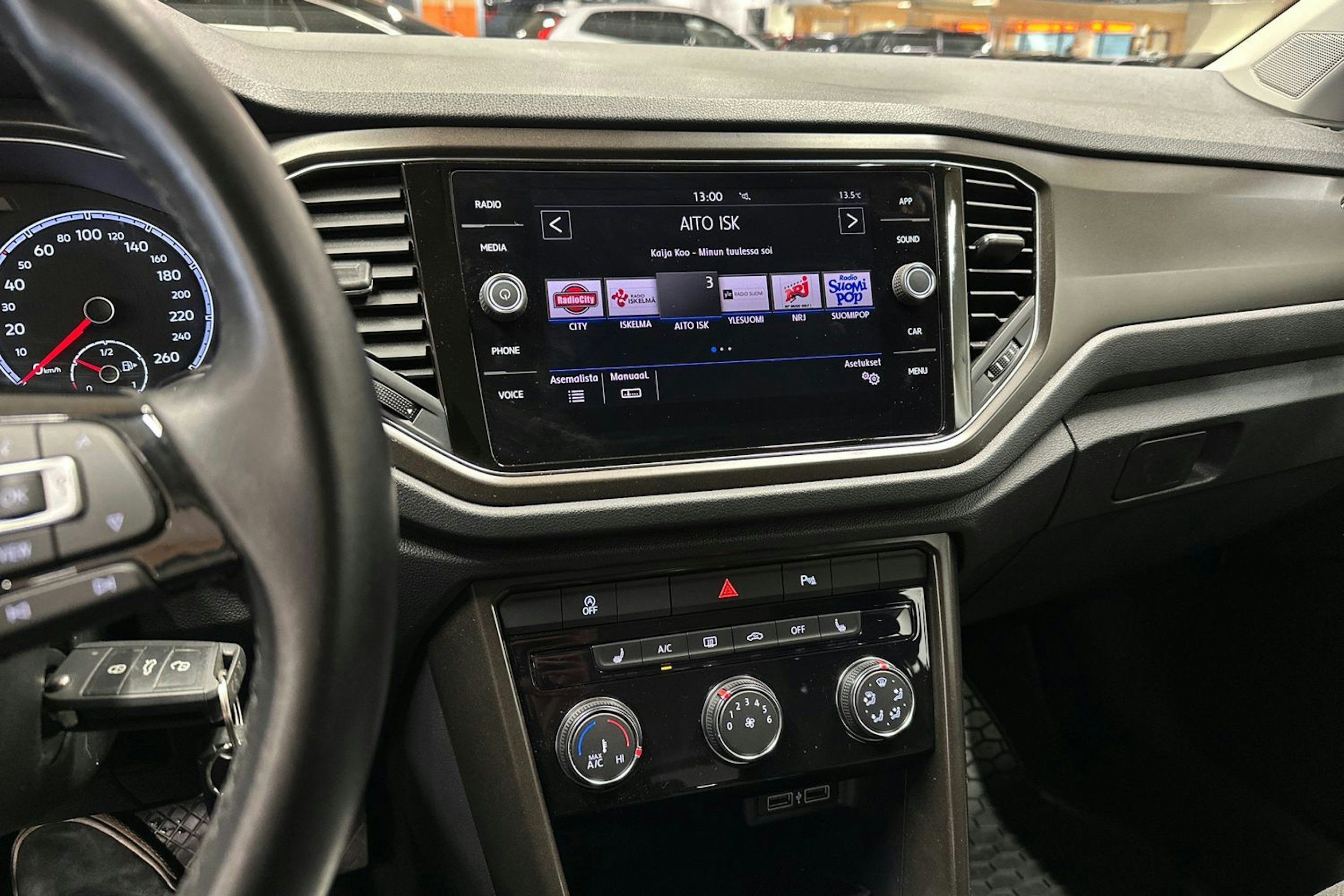 valkoinen Volkswagen T-Roc 2019 kuva 21.