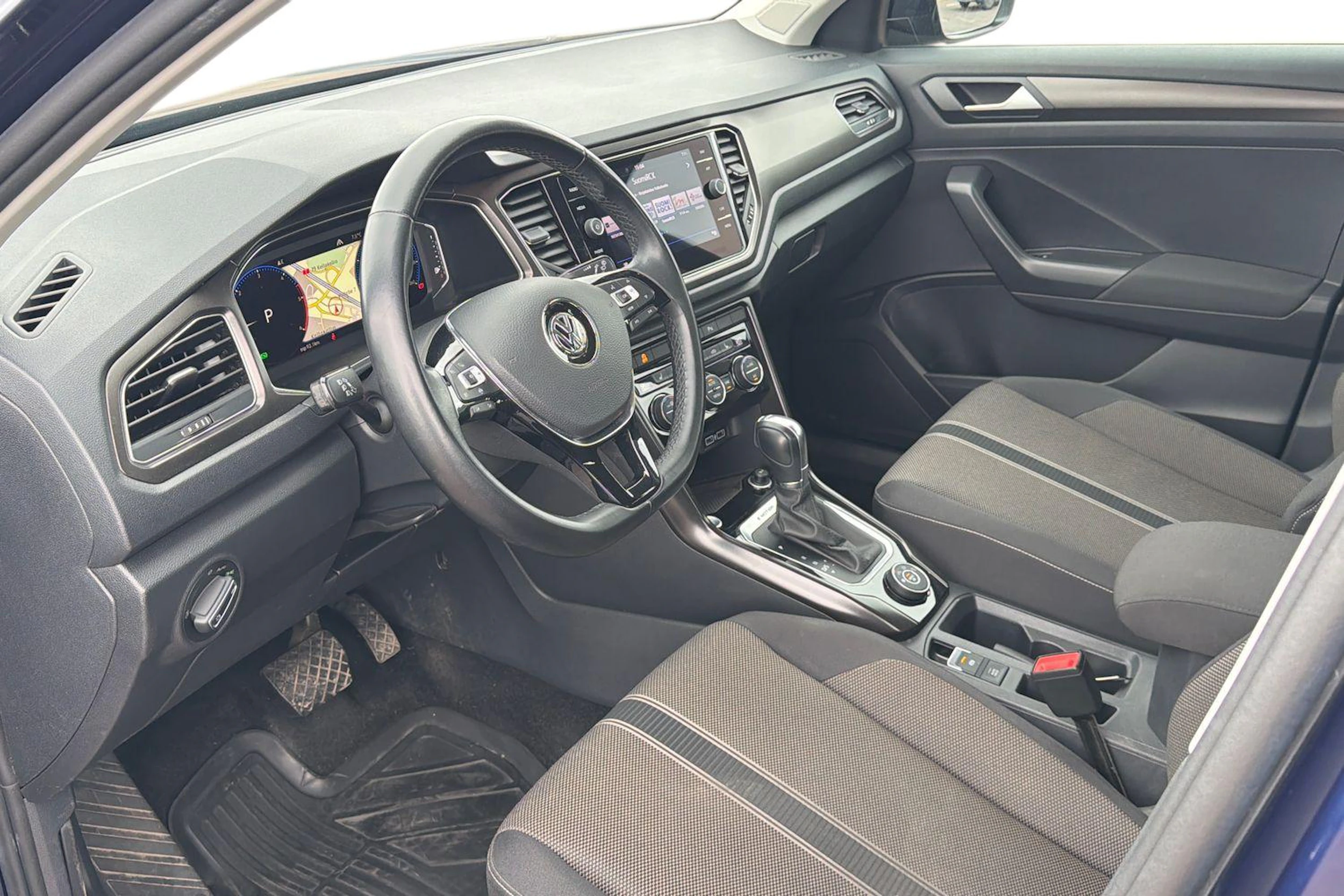 sininen Volkswagen T-Roc 2019 kuva 8.