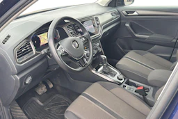 sininen Volkswagen T-Roc 2019 kuva 8.